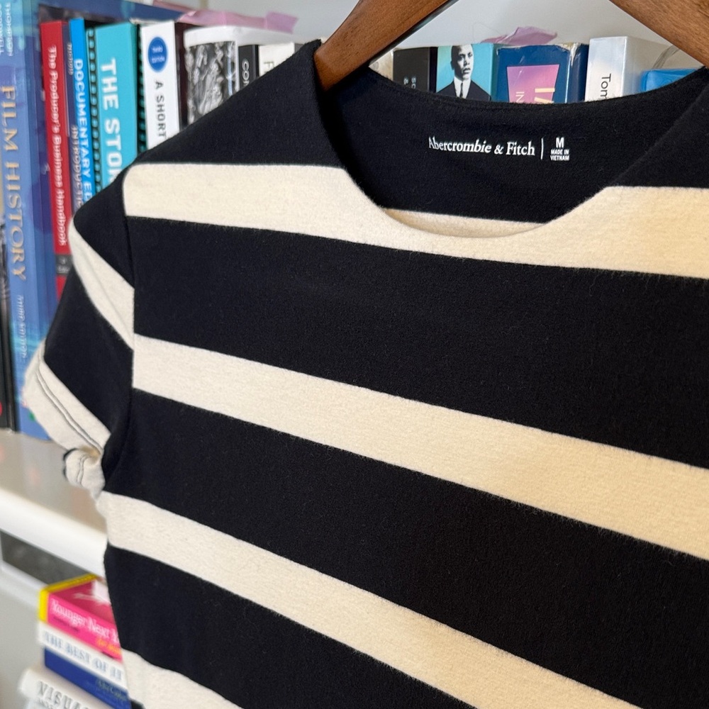 Abercrombie & Fitch Black and Cream Striped Bodysuit Size Medium - Picture 6 of 7